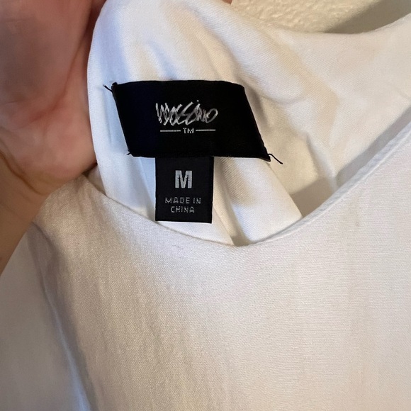 White dress with buttons on the side - Picture 3 of 4